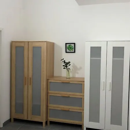Cozy With Terrace And Wifi オイスキルヒェン
